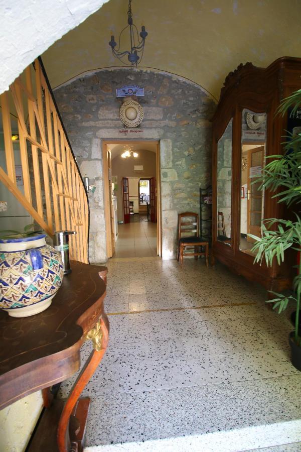 Auberge De La Couronne Lablachère Exteriör bild
